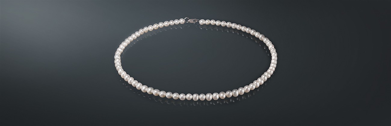 Ожерелье из белого пресноводного жемчуга, с замком из серебра 925˚. б650г40с