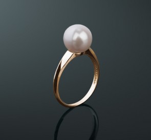 Золотое кольцо с жемчугом кп-69жб: белый пресноводный жемчуг, золото 585°