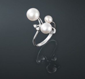 Серебряное кольцо с жемчугом фианиты к-130801: белый пресноводный жемчуг, серебро 925°